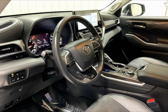 used 2021 Toyota Highlander car, priced at $39,975