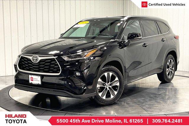 used 2021 Toyota Highlander car, priced at $39,975