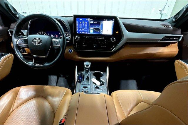 used 2021 Toyota Highlander car, priced at $39,975