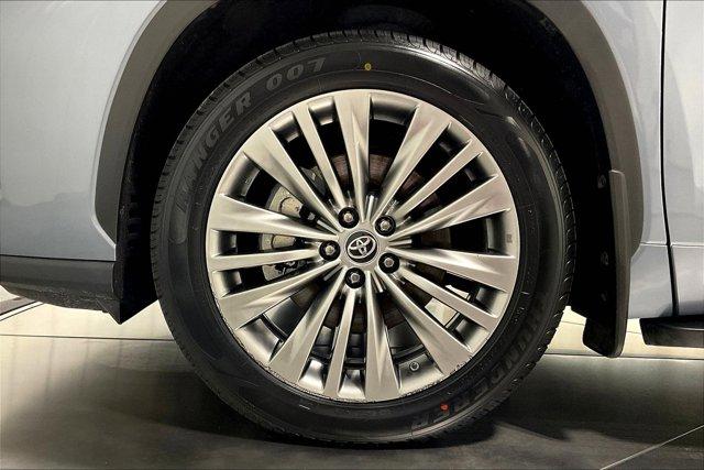 used 2021 Toyota Highlander car, priced at $39,975