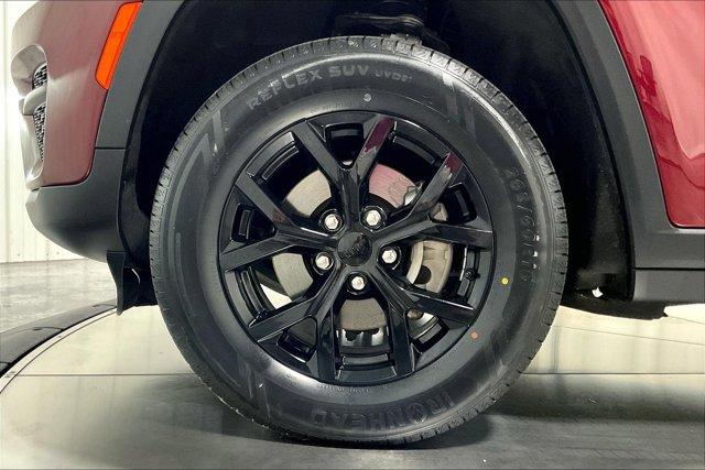 used 2024 Jeep Grand Cherokee car, priced at $35,975