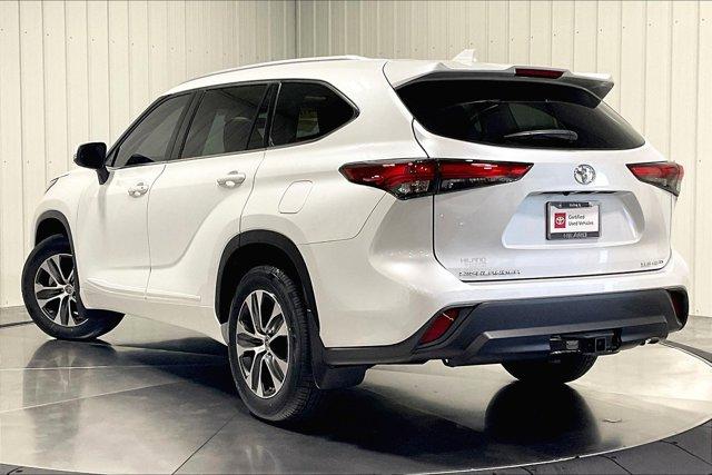 used 2022 Toyota Highlander car, priced at $42,975