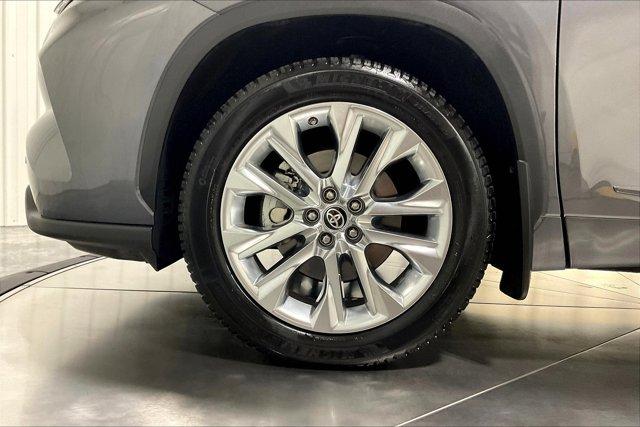 used 2022 Toyota Highlander car, priced at $44,975