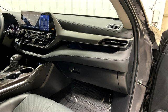 used 2022 Toyota Highlander car, priced at $44,975