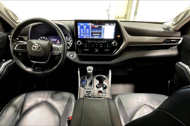 used 2021 Toyota Highlander car, priced at $35,975