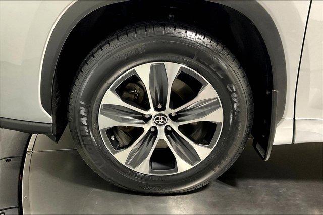 used 2022 Toyota Highlander car, priced at $43,975
