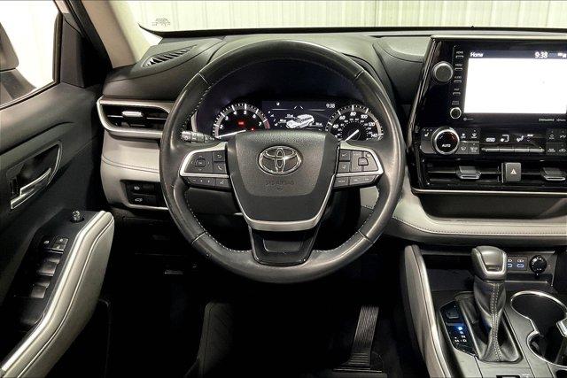 used 2022 Toyota Highlander car, priced at $43,975