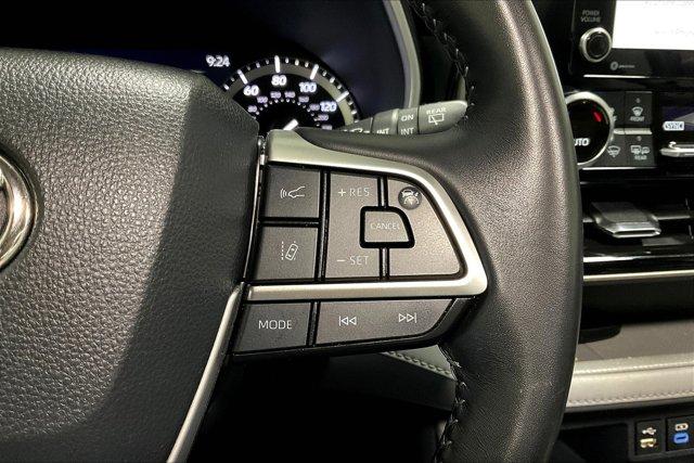 used 2022 Toyota Highlander car, priced at $43,975