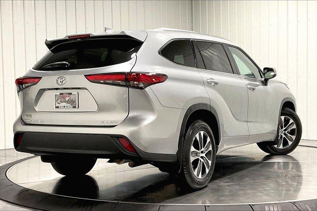 used 2021 Toyota Highlander car, priced at $31,975