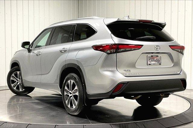used 2021 Toyota Highlander car, priced at $31,975