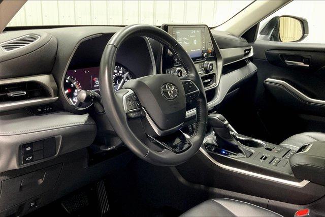 used 2021 Toyota Highlander car, priced at $31,975