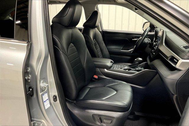 used 2021 Toyota Highlander car, priced at $31,975
