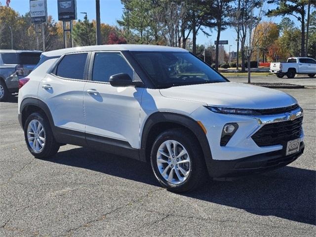 new 2025 Chevrolet TrailBlazer car, priced at $23,606