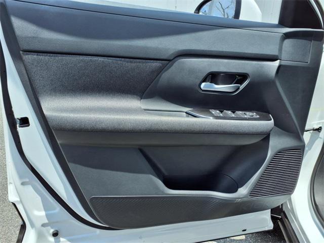 new 2025 Nissan Kicks car, priced at $28,153
