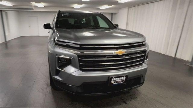 used 2025 Chevrolet Traverse car, priced at $37,217
