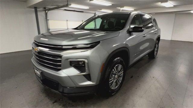 used 2025 Chevrolet Traverse car, priced at $37,217