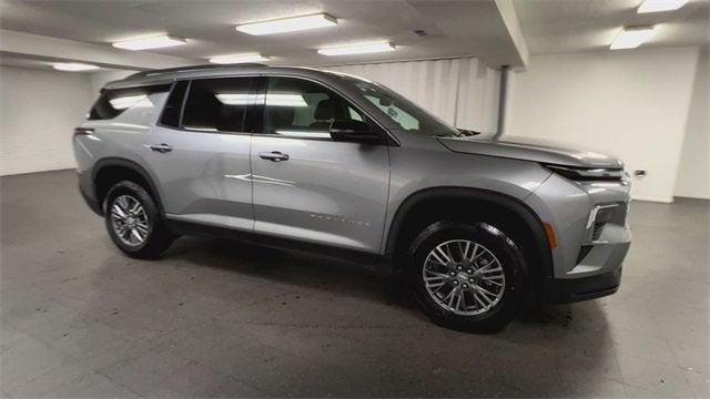 used 2025 Chevrolet Traverse car, priced at $37,217
