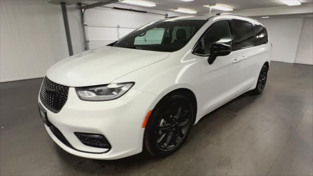 used 2023 Chrysler Pacifica car, priced at $36,346