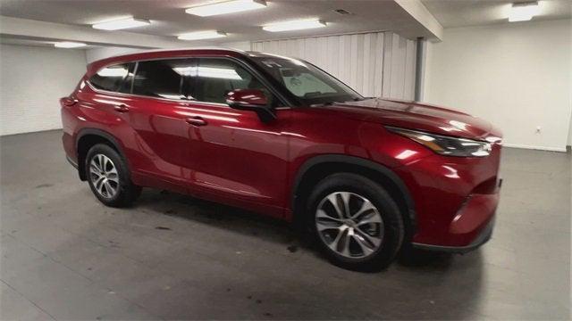 used 2022 Toyota Highlander car, priced at $39,347