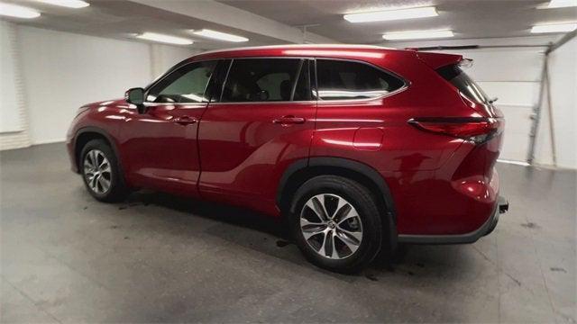 used 2022 Toyota Highlander car, priced at $39,347