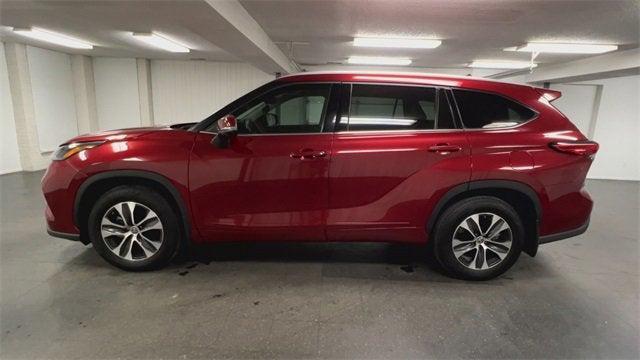 used 2022 Toyota Highlander car, priced at $39,347