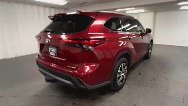 used 2022 Toyota Highlander car, priced at $39,347