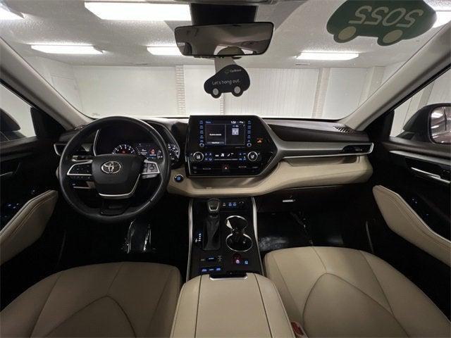 used 2022 Toyota Highlander car, priced at $39,347