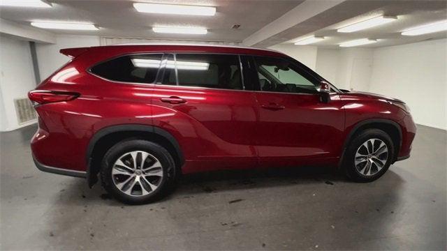 used 2022 Toyota Highlander car, priced at $39,347