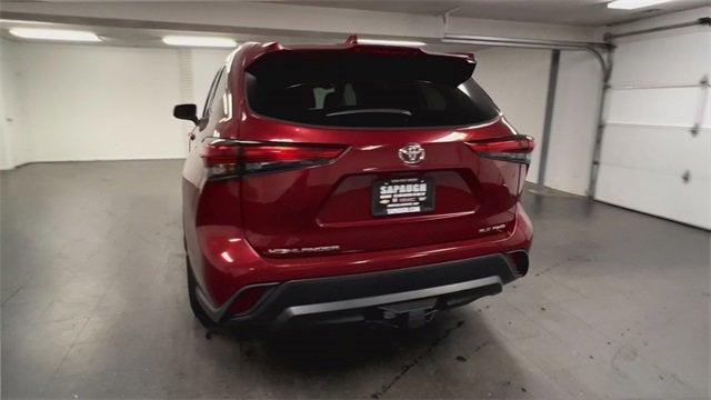 used 2022 Toyota Highlander car, priced at $39,347