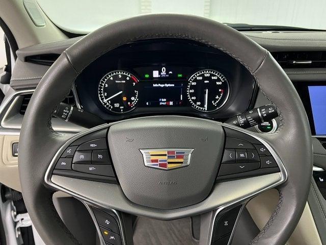 used 2022 Cadillac XT5 car, priced at $35,298