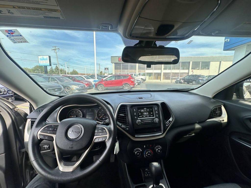 used 2015 Jeep Cherokee car, priced at $5,950