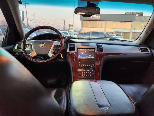 used 2007 Cadillac Escalade car, priced at $8,950