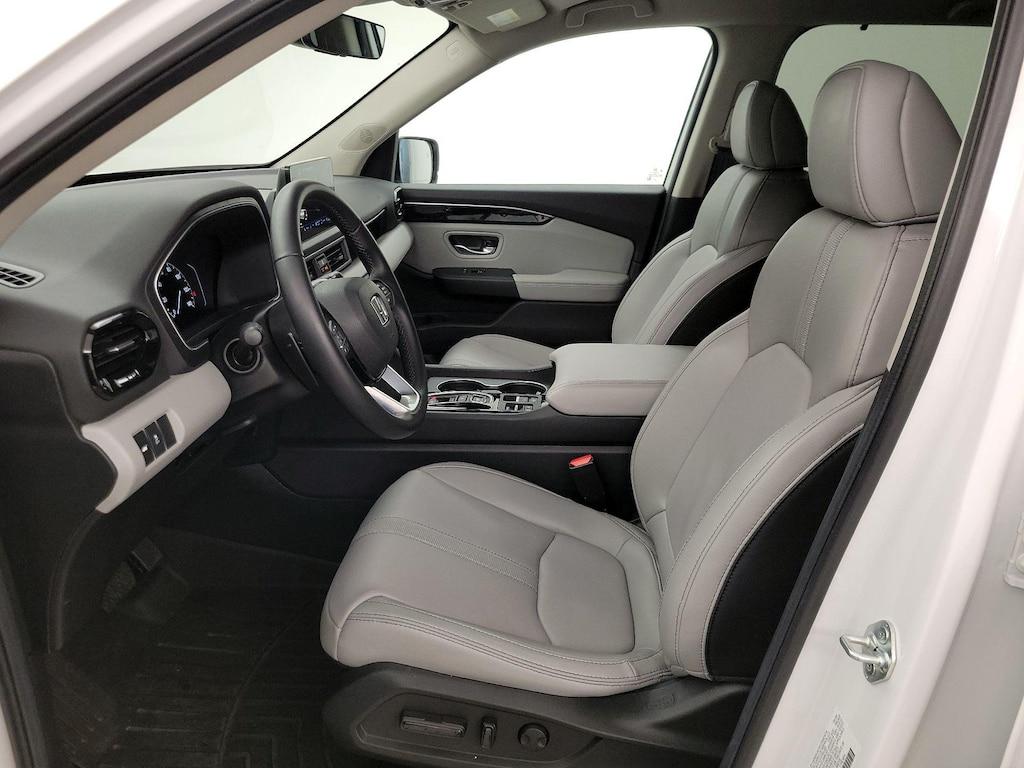 used 2025 Honda Pilot car, priced at $43,998