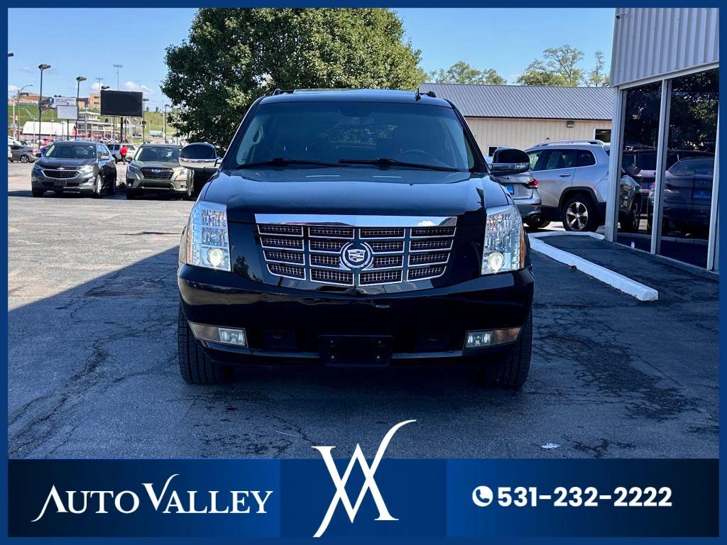 used 2011 Cadillac Escalade ESV car, priced at $9,995