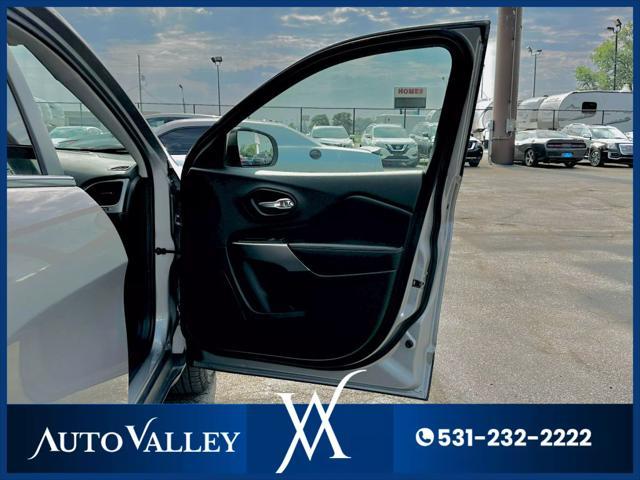 used 2019 Jeep Cherokee car, priced at $16,950