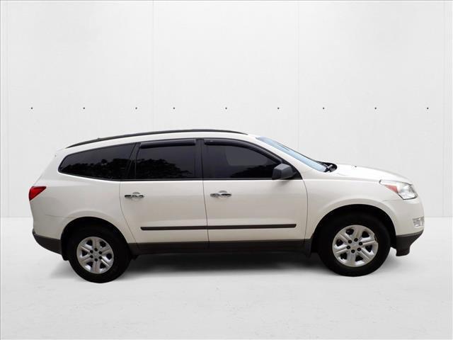 used 2010 Chevrolet Traverse car, priced at $6,500