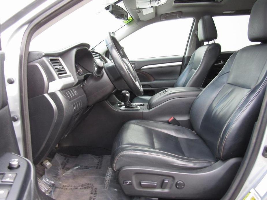 used 2015 Toyota Highlander car, priced at $16,800