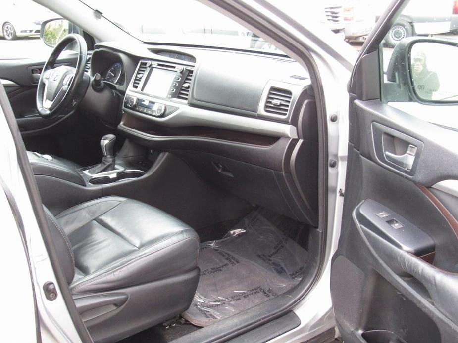 used 2015 Toyota Highlander car, priced at $16,909