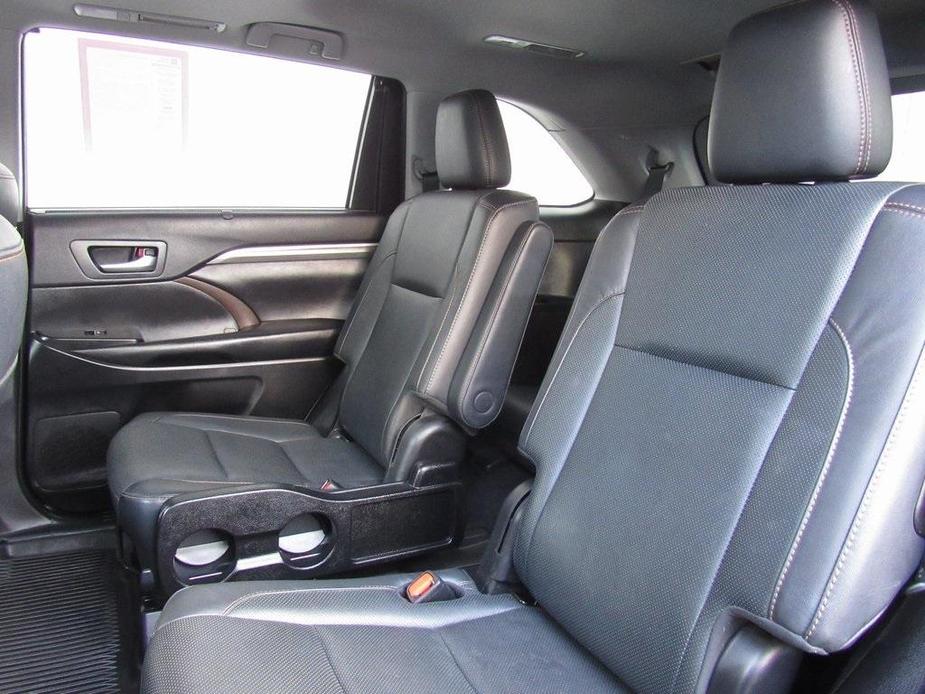 used 2019 Toyota Highlander car, priced at $29,111