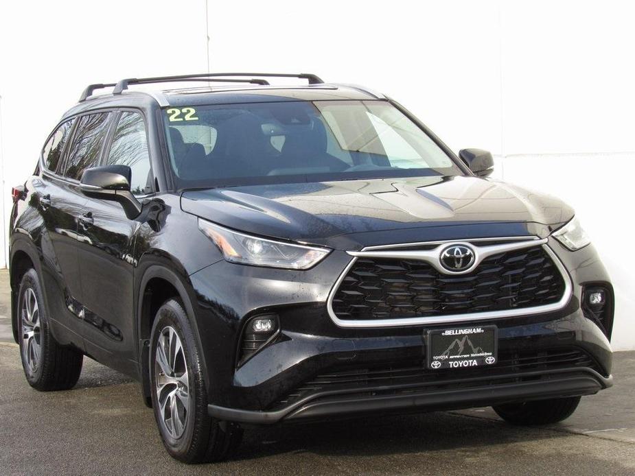 used 2022 Toyota Highlander car, priced at $38,681