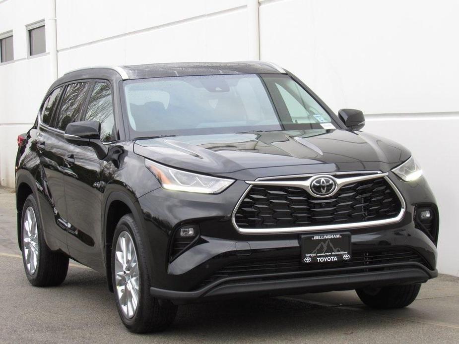 used 2023 Toyota Highlander car, priced at $42,991