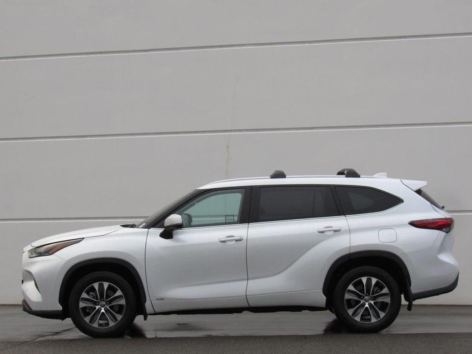 used 2022 Toyota Highlander Hybrid car, priced at $45,991