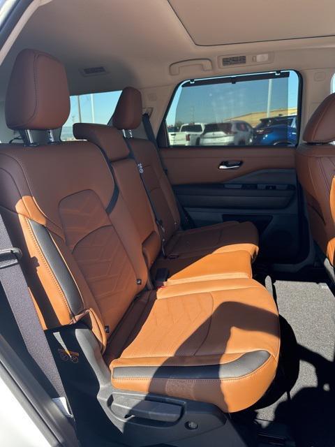 new 2025 Nissan Pathfinder car, priced at $46,570