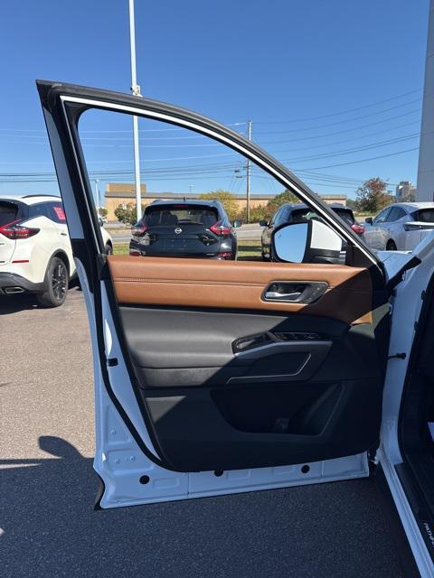 new 2025 Nissan Pathfinder car, priced at $46,570