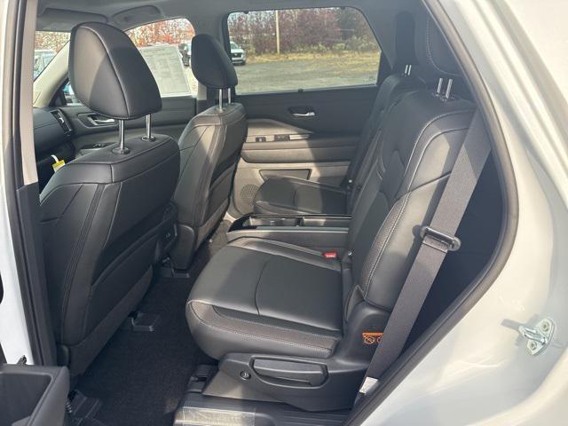 new 2025 Nissan Pathfinder car, priced at $42,580