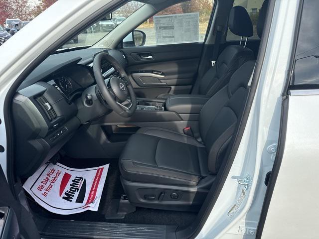 new 2025 Nissan Pathfinder car, priced at $42,580