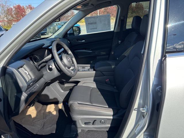 new 2025 Nissan Pathfinder car, priced at $42,175