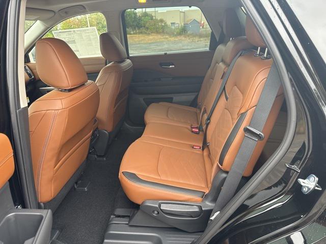 new 2025 Nissan Pathfinder car, priced at $46,317