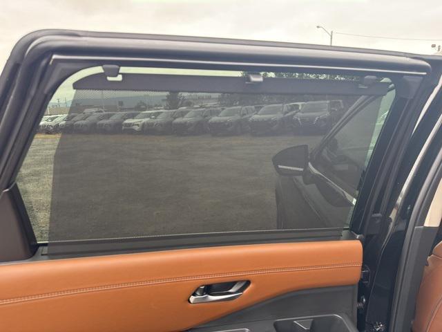 new 2025 Nissan Pathfinder car, priced at $46,317