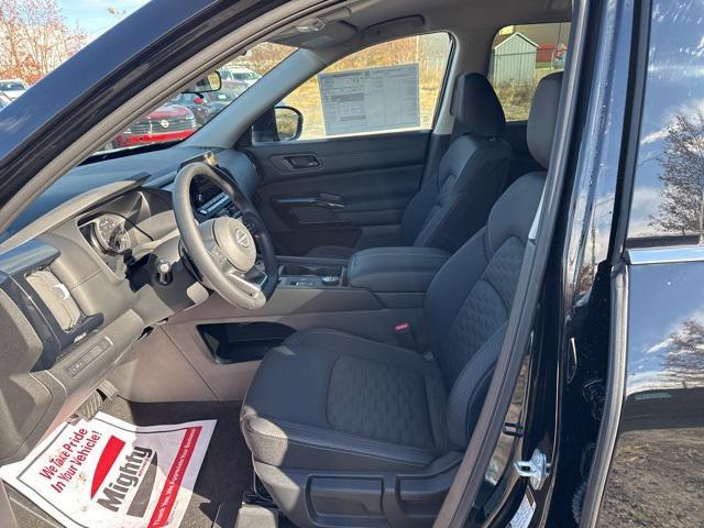 new 2025 Nissan Pathfinder car, priced at $33,682
